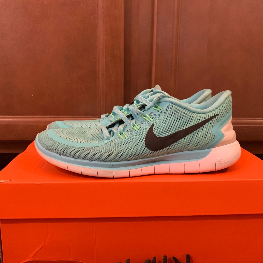 Women’s Nike Free 5.0 Aqua Sz. 9